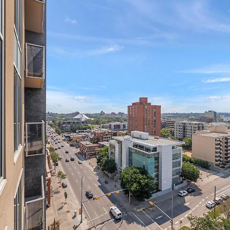 Heart Of Downtown Calgary Spacious Luxury Condo With Stunning Views And Premium Amenities Luaran gambar