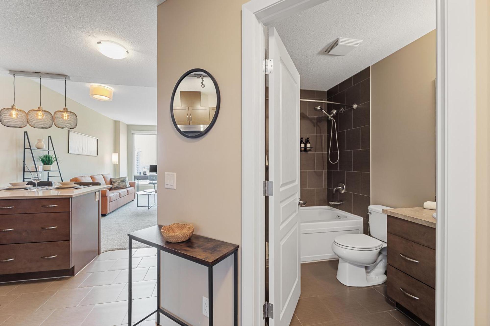 Heart Of Downtown Calgary Spacious Luxury Condo With Stunning Views And Premium Amenities Luaran gambar