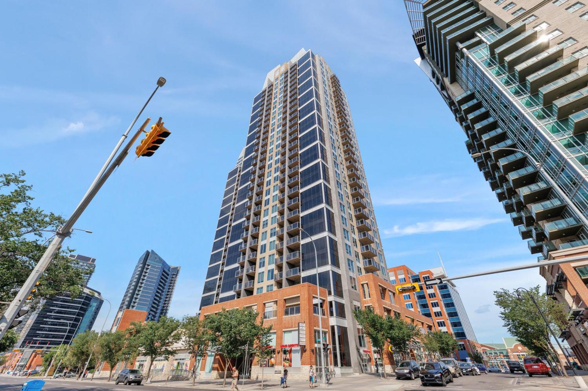 Heart Of Downtown Calgary Spacious Luxury Condo With Stunning Views And Premium Amenities Luaran gambar