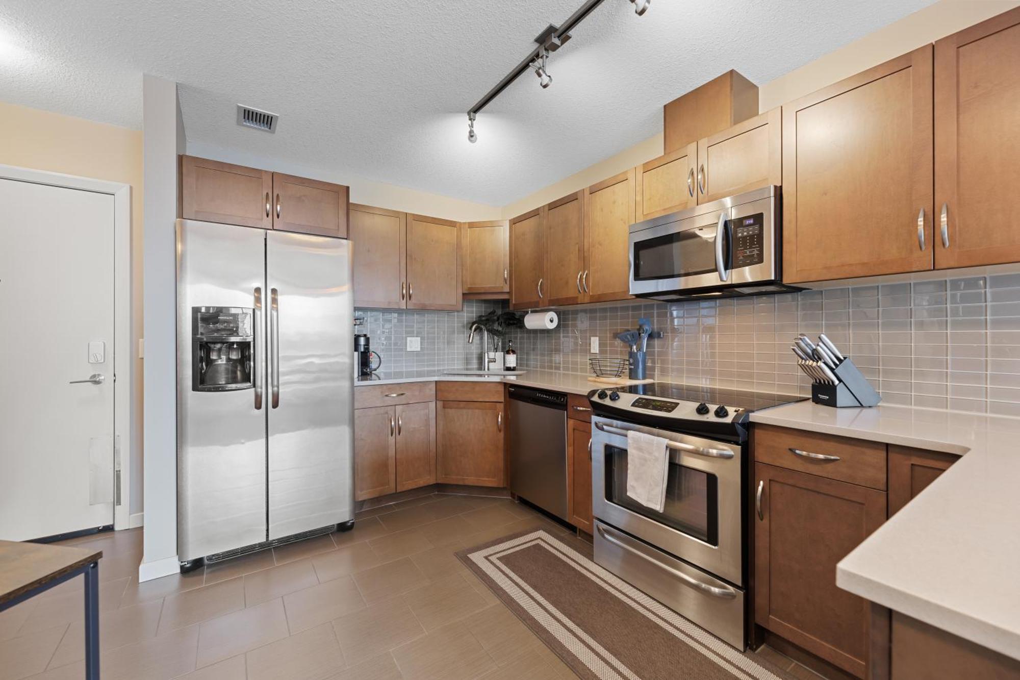 Heart Of Downtown Calgary Spacious Luxury Condo With Stunning Views And Premium Amenities Luaran gambar