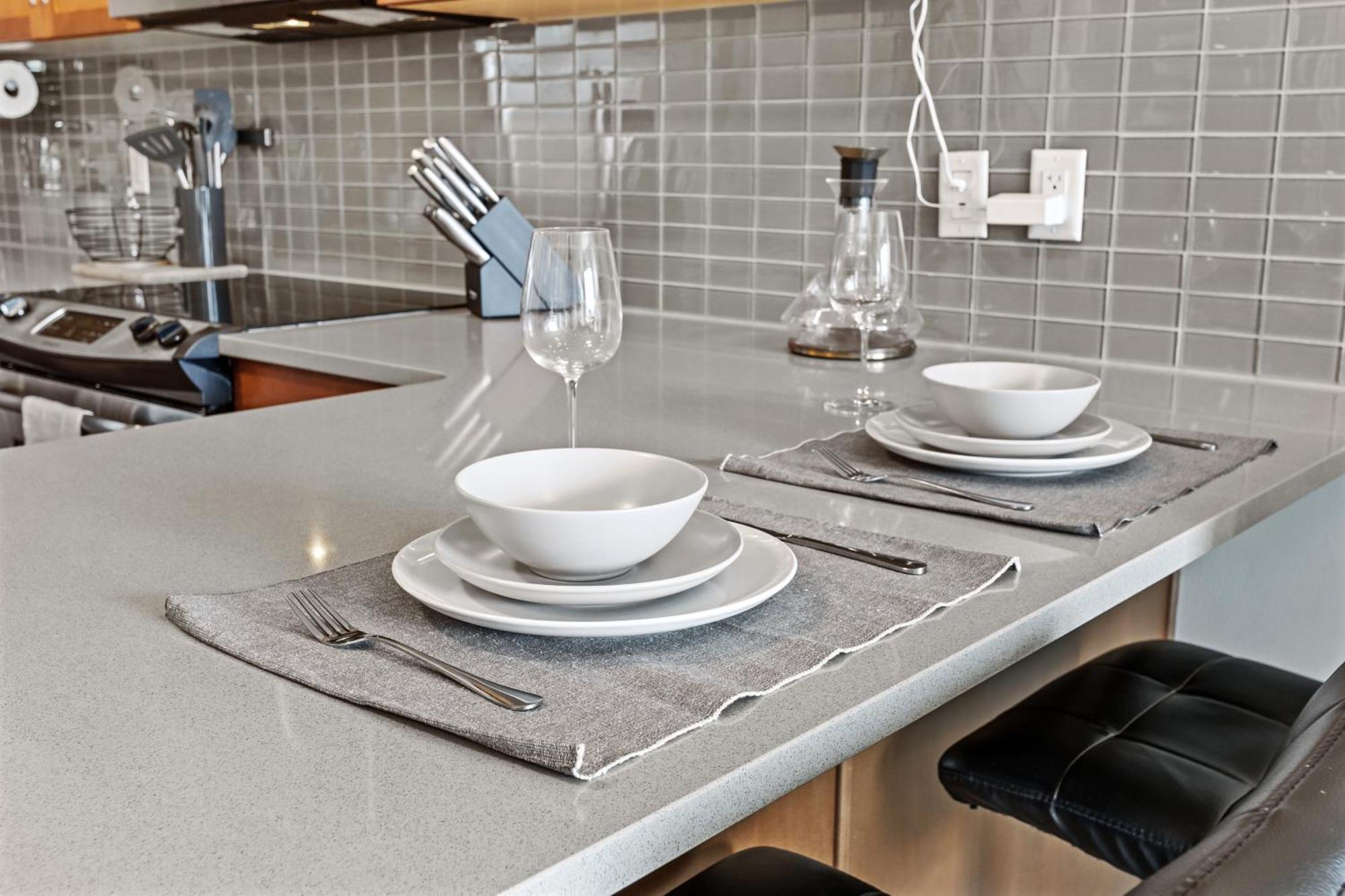 Heart Of Downtown Calgary Spacious Luxury Condo With Stunning Views And Premium Amenities Luaran gambar